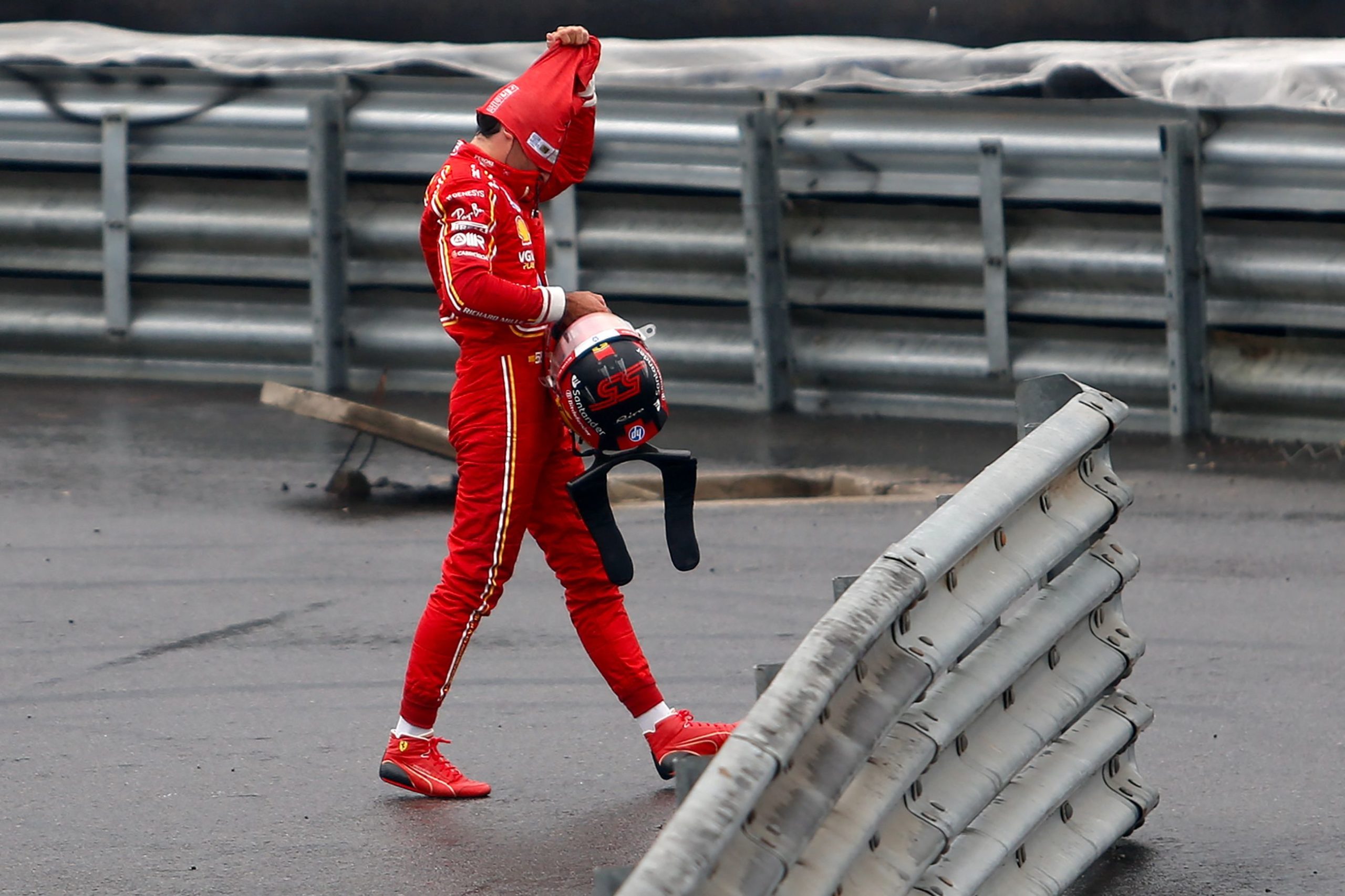 Norris, 'pole' bajo la lluvia de Interlagos, que provoca los accidentes de Sainz y Alonso