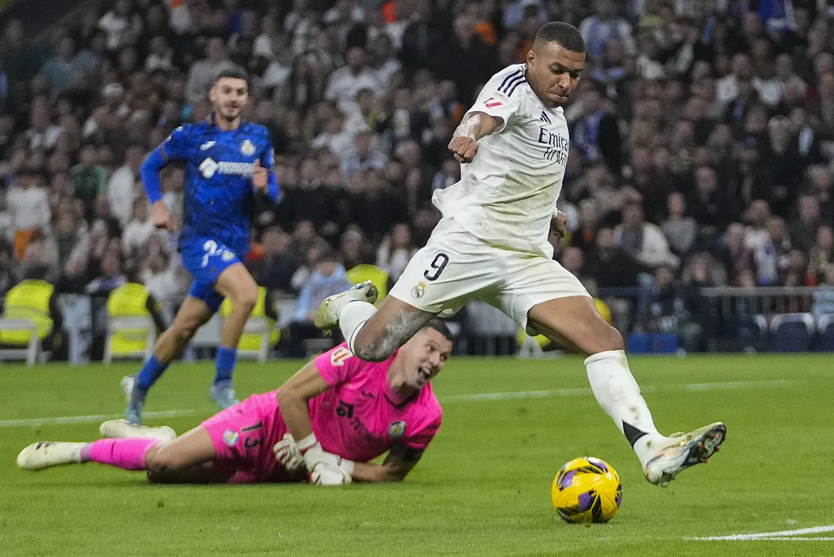 Courtois y el "ruido" con Mbappé: "Es como lo de la botella, de pronto le das y sale todo"