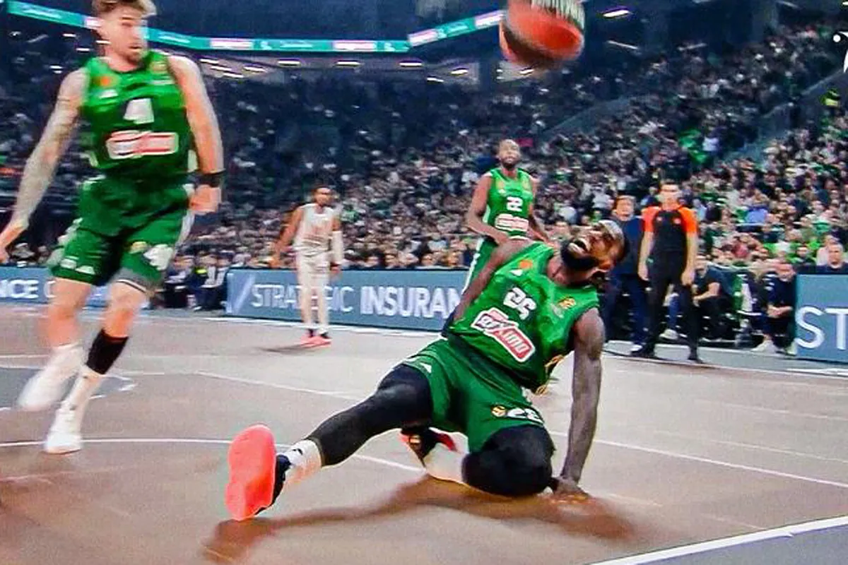 Drama en el Panathinaikos-Baskonia: terrible lesión de Lessort, desmayos y un infarto: "No encontraban suficientes ambulancias para llevar a la gente al hospital"