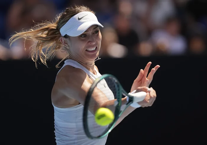 Badosa doblega a la ucraniana Kostyuk y se mete en los octavos de Australia tras un titánico partido marcado por el viento