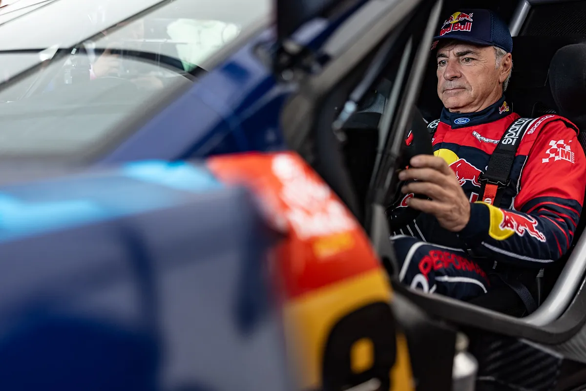 Carlos Sainz, el nuevo 'Monsieur Dakar' y su plan físico para reinar más allá de los 60 años: "Prefiero sufrir en casa que en el desierto"