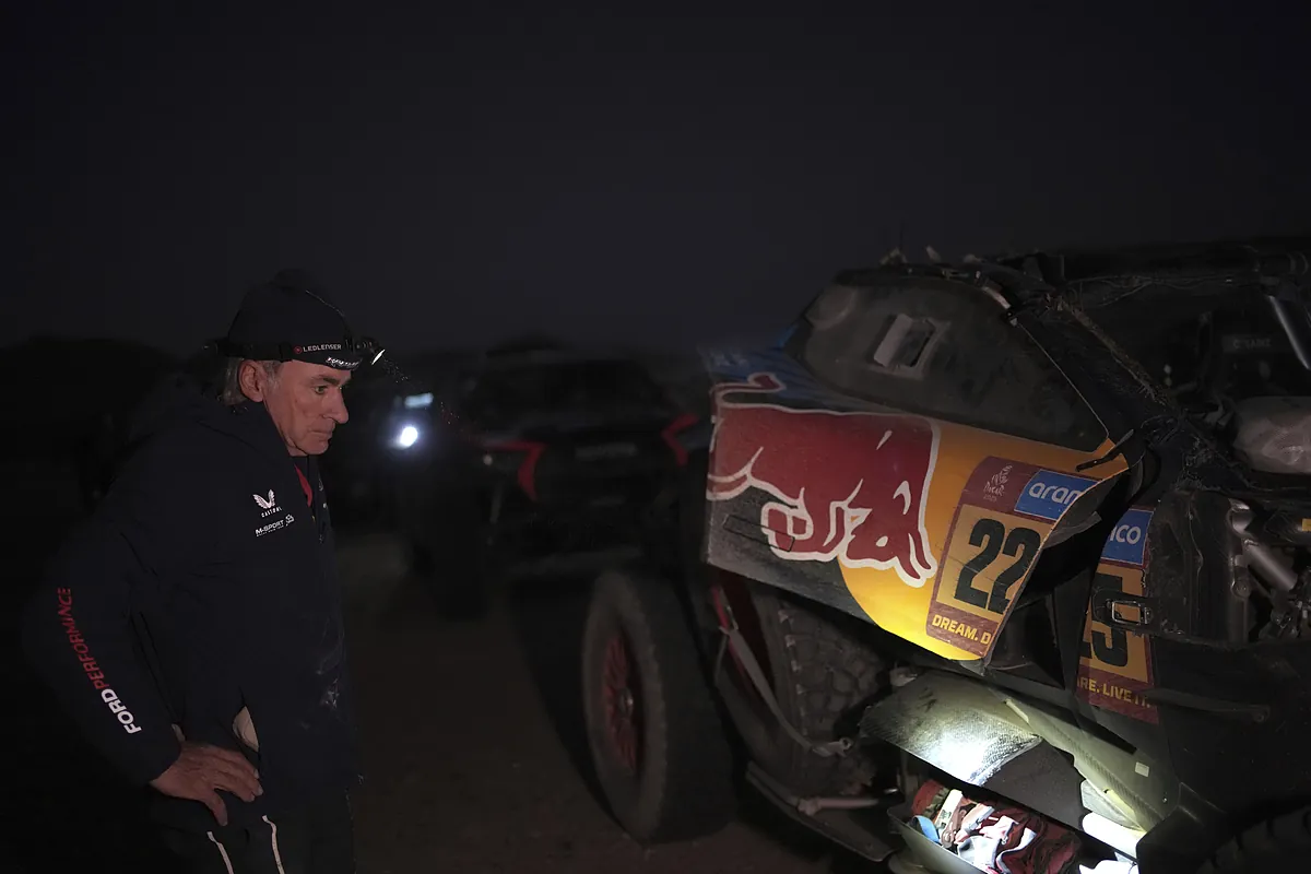 Carlos Sainz y sus 341 kilómetros sin parabrisas: «Mis opciones de ganar el Dakar han desaparecido»