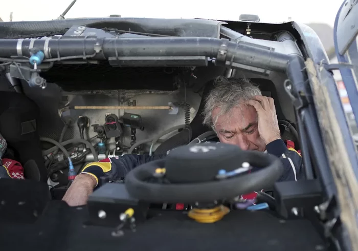 Desastre español en el Dakar: Carlos Sainz y Nani Roma pierden todas sus opciones