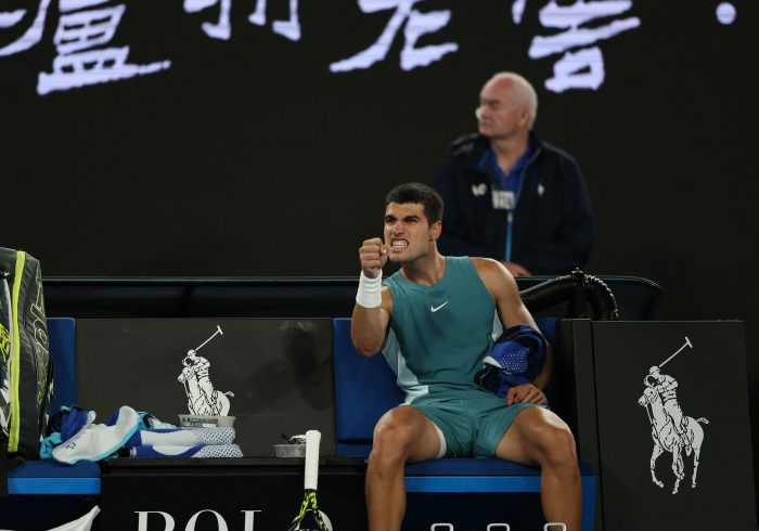 Djokovic ofrece una lección psicológica a Alcaraz y le elimina en cuartos del Open de Australia