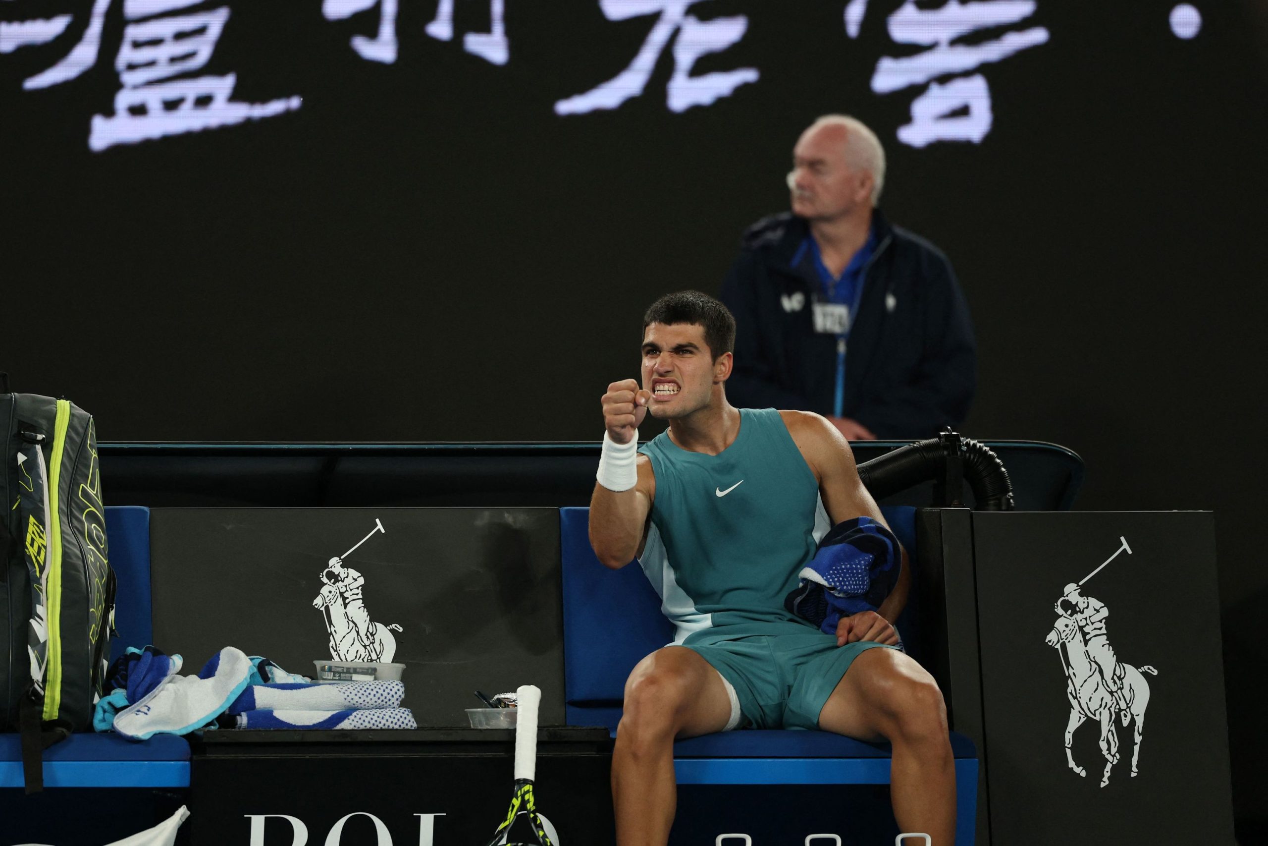 Djokovic ofrece una lección psicológica a Alcaraz y le elimina en cuartos del Open de Australia