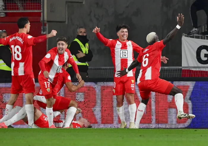 El Almería da la sorpresa ante el Sevilla y el Athletic elimina con apuros al Logroñés