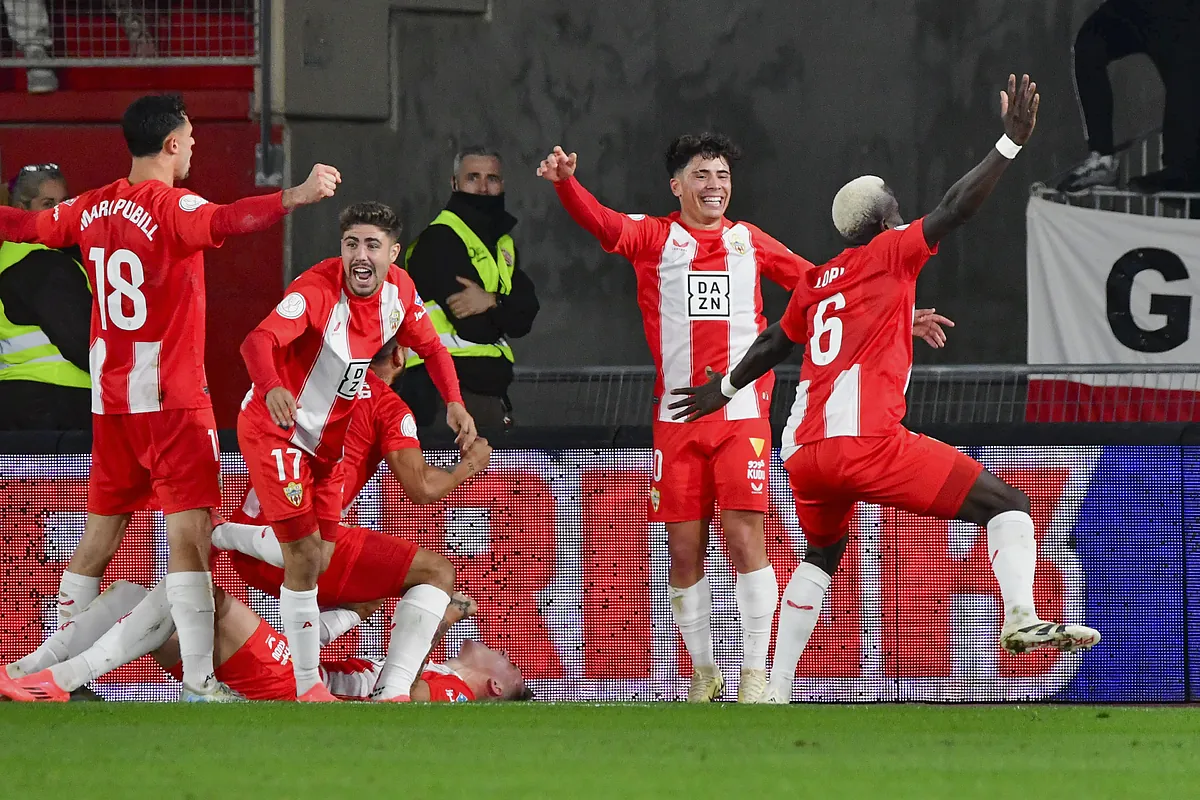 El Almería da la sorpresa ante el Sevilla y el Athletic elimina con apuros al Logroñés