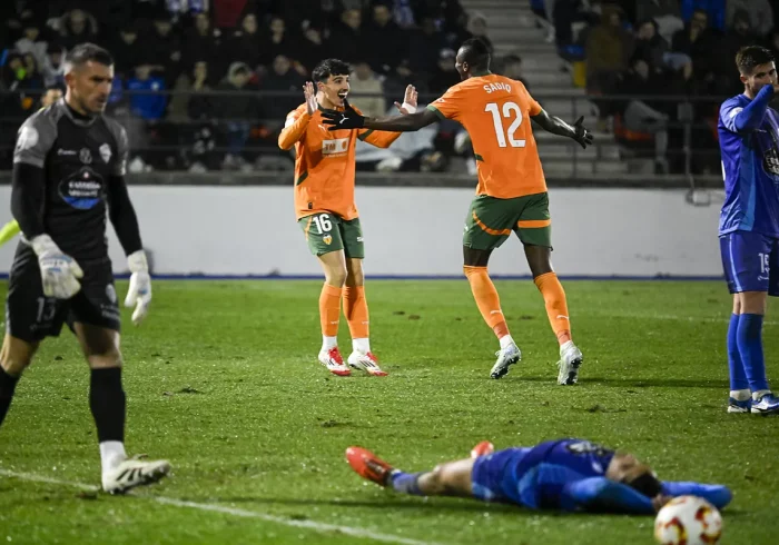 El Valencia encuentra un bálsamo en la Copa y se mete en cuartos a costa del Ourense