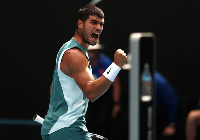 La electricidad de Alcaraz le lleva a cuartos en Australia y ya espera a Djokovic