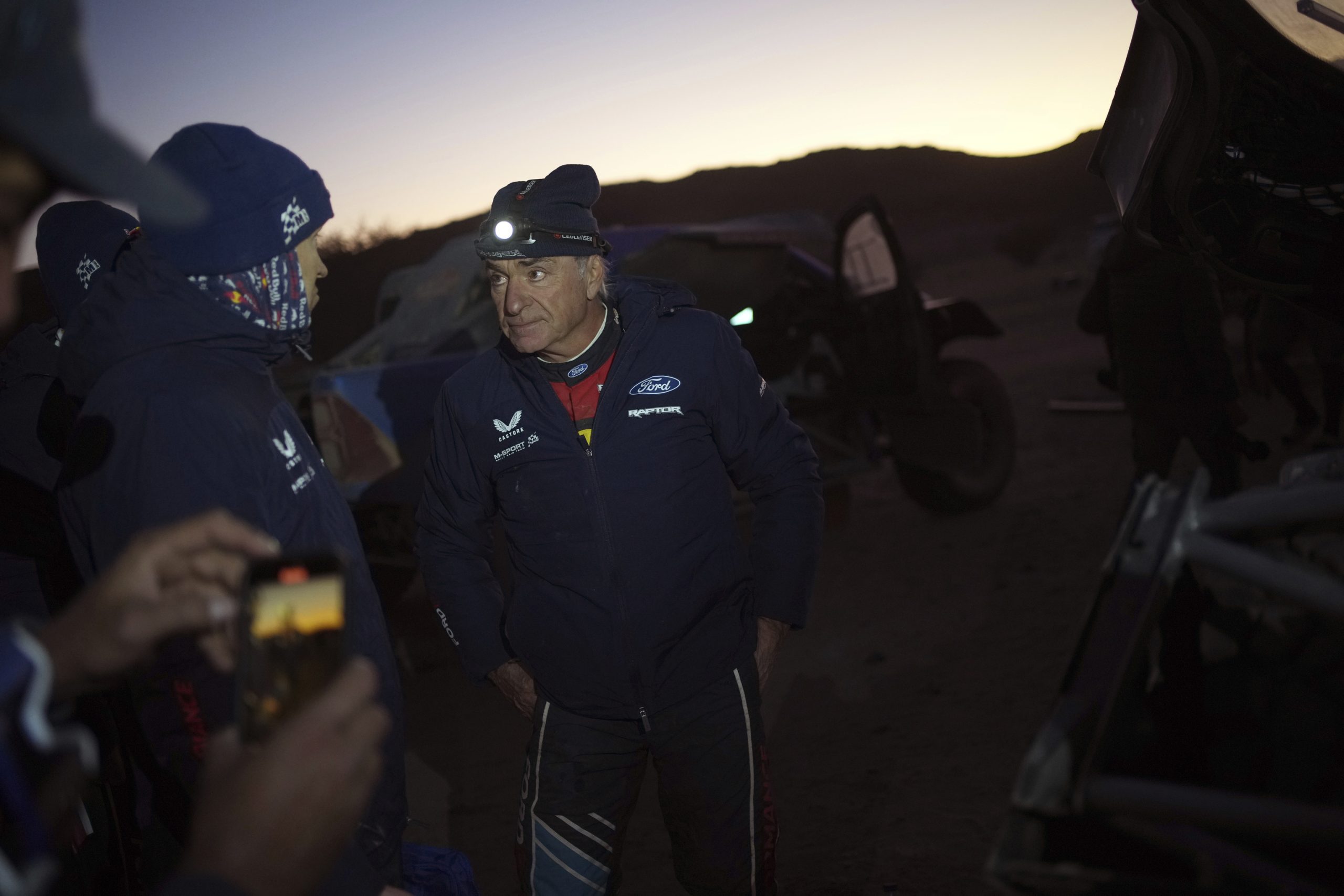 Las polémicas inspecciones del Dakar que descalificaron a Sainz, Sanz y Loeb: "Los comisarios deberían ser más flexibles"