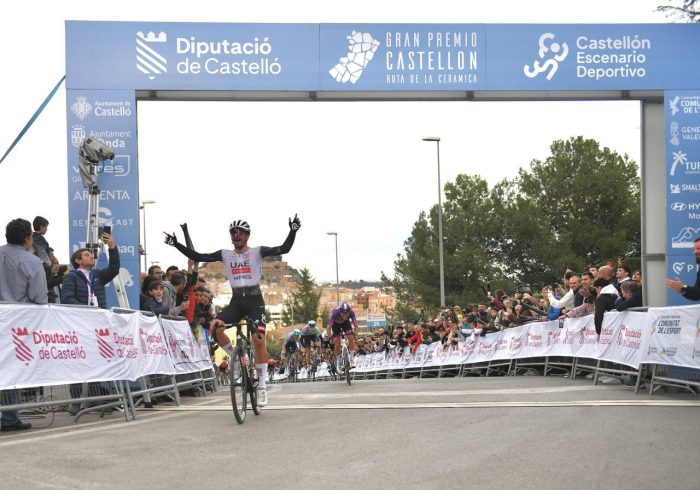 Tecnología vs seguridad, el gran dilema del ciclismo: "A 80 kilómetros por hora siguen pedaleando"