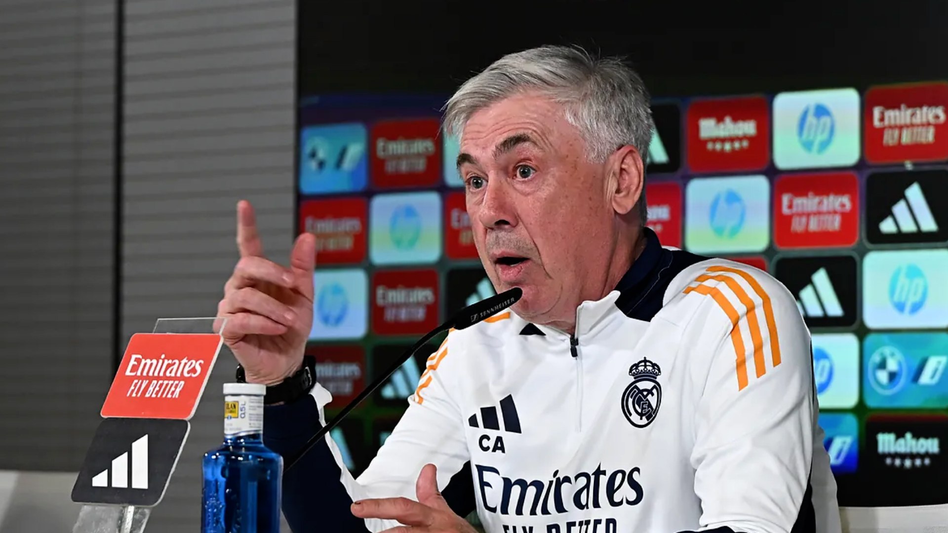 Ancelotti dice que Tebas "falta al respeto a millones de madridistas" y el presidente de LaLiga contesta: "Carlo, que te usen para esto es una pena"