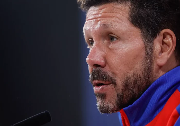 Simeone: "No estoy pensando en cómo va a salir el árbitro sino en cómo vamos a salir nosotros"