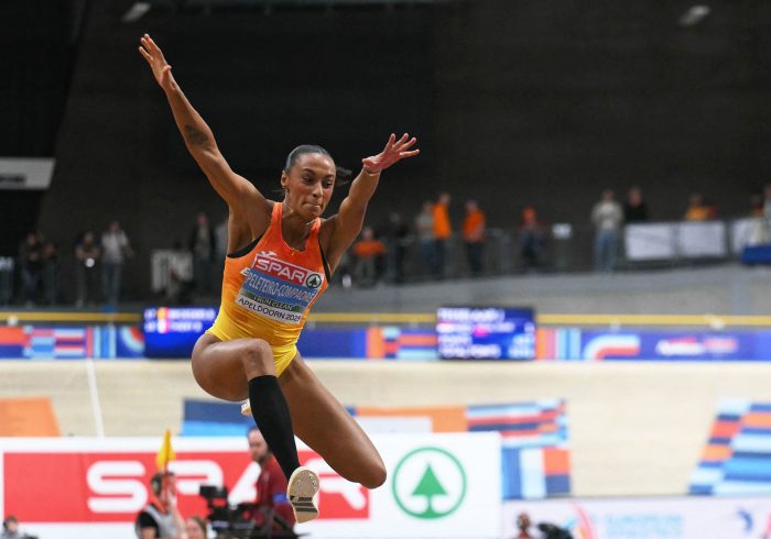 Ana Peleteiro logra su oro más personal en el Europeo indoor: "Aunque quieran acabar conmigo, siempre salgo más fuerte"