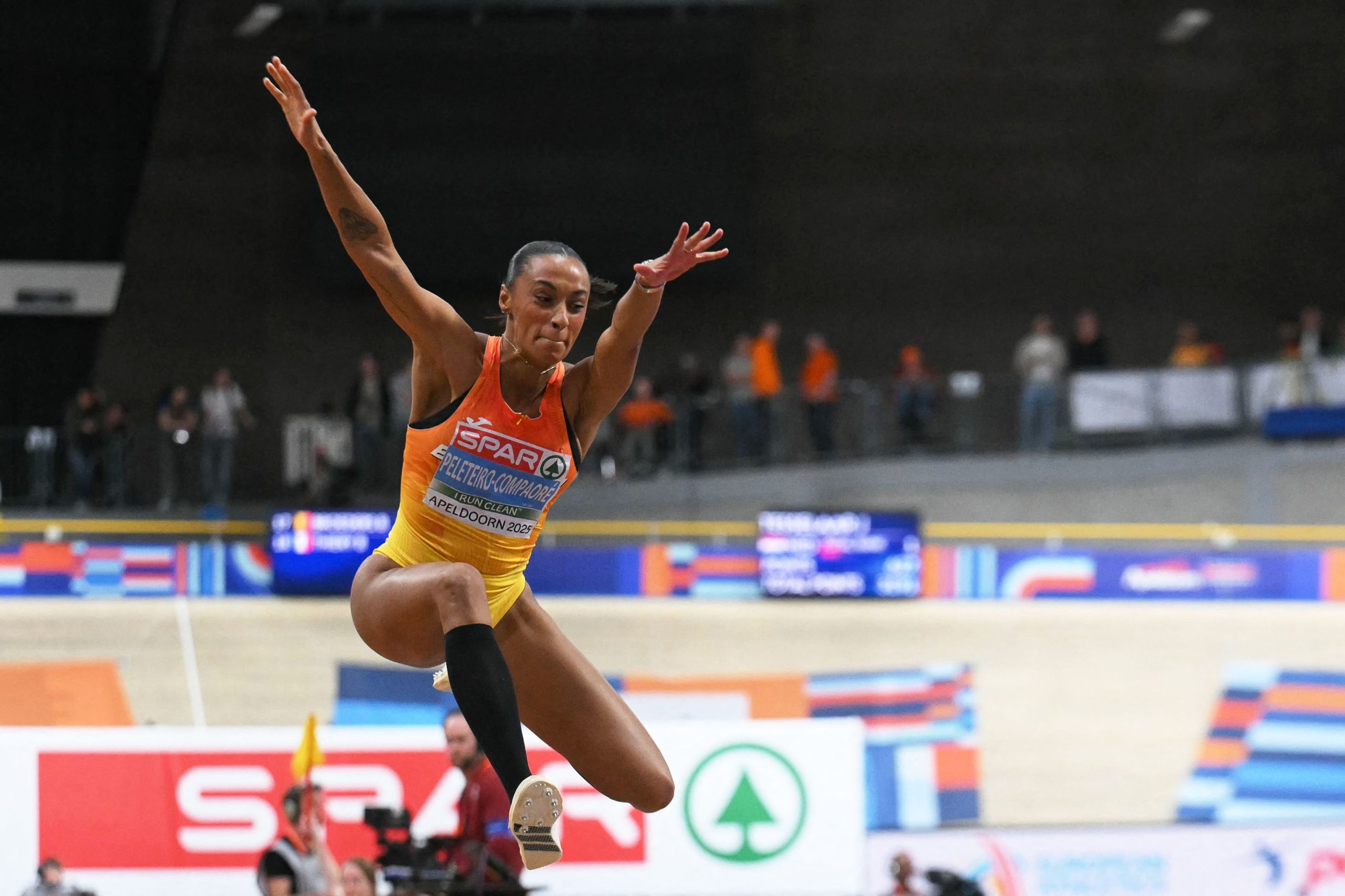 Ana Peleteiro logra su oro más personal en el Europeo indoor: "Aunque quieran acabar conmigo, siempre salgo más fuerte"