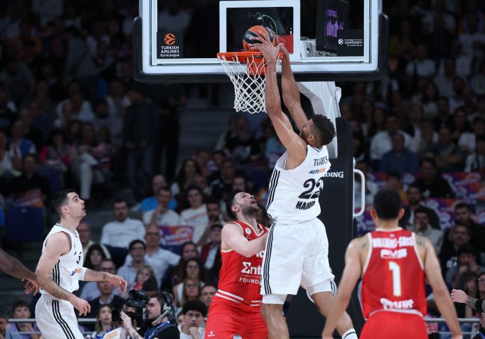 Un Real Madrid tan rebelde como Abalde derrota al muro Olympiacos y sigue con vida