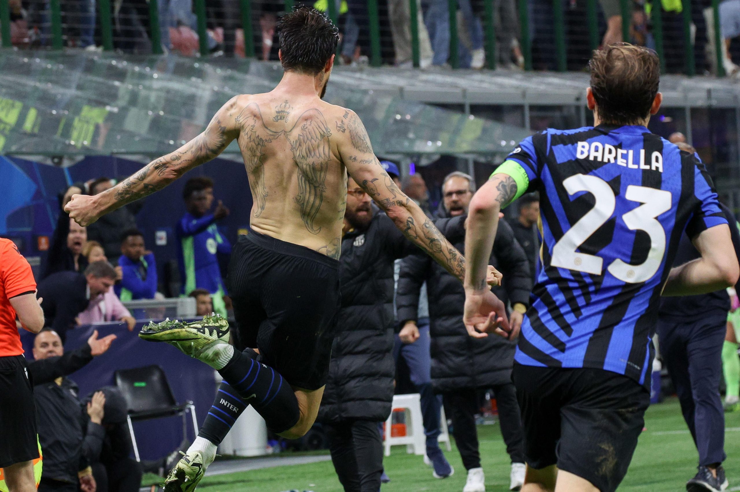 Acerbi, el caótico verdugo del Barça: "salvado" por el cáncer, acusado de racismo y con tatuajes de una película de dibujos