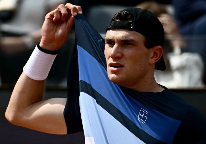Alcaraz resiste contra el viento y ya está en semifinales del Masters 1000 de Roma