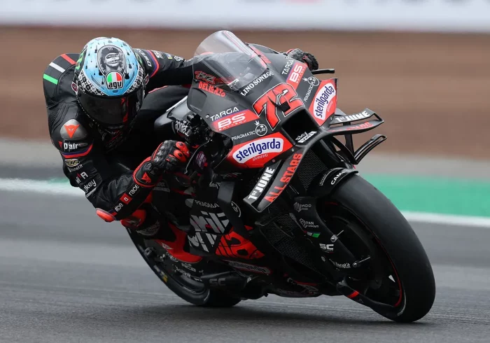 Bezzecchi gana en la locura de Silverstone