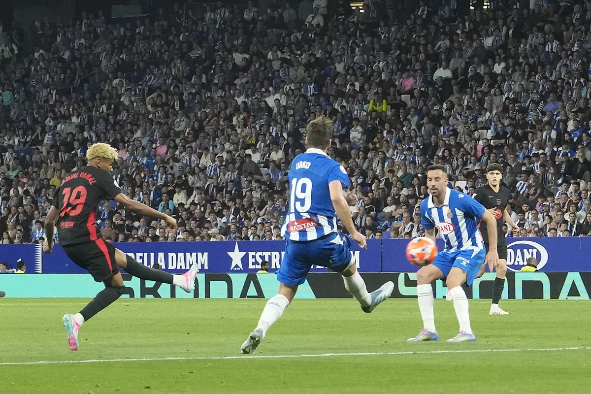 Denuncian que no dejaron entrar a un niño al campo del Espanyol por llevar una camiseta del Barça