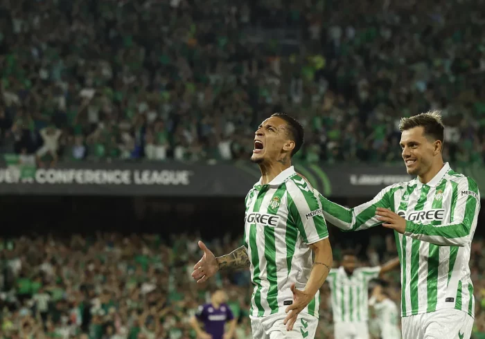 El Betis da el primer paso hacia la final de la Conference