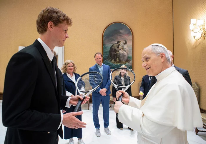 El Papa León XIV recibe en audiencia privada al número uno mundial del tenis, Jannik Sinner: "¿Quieres jugar un poco?"