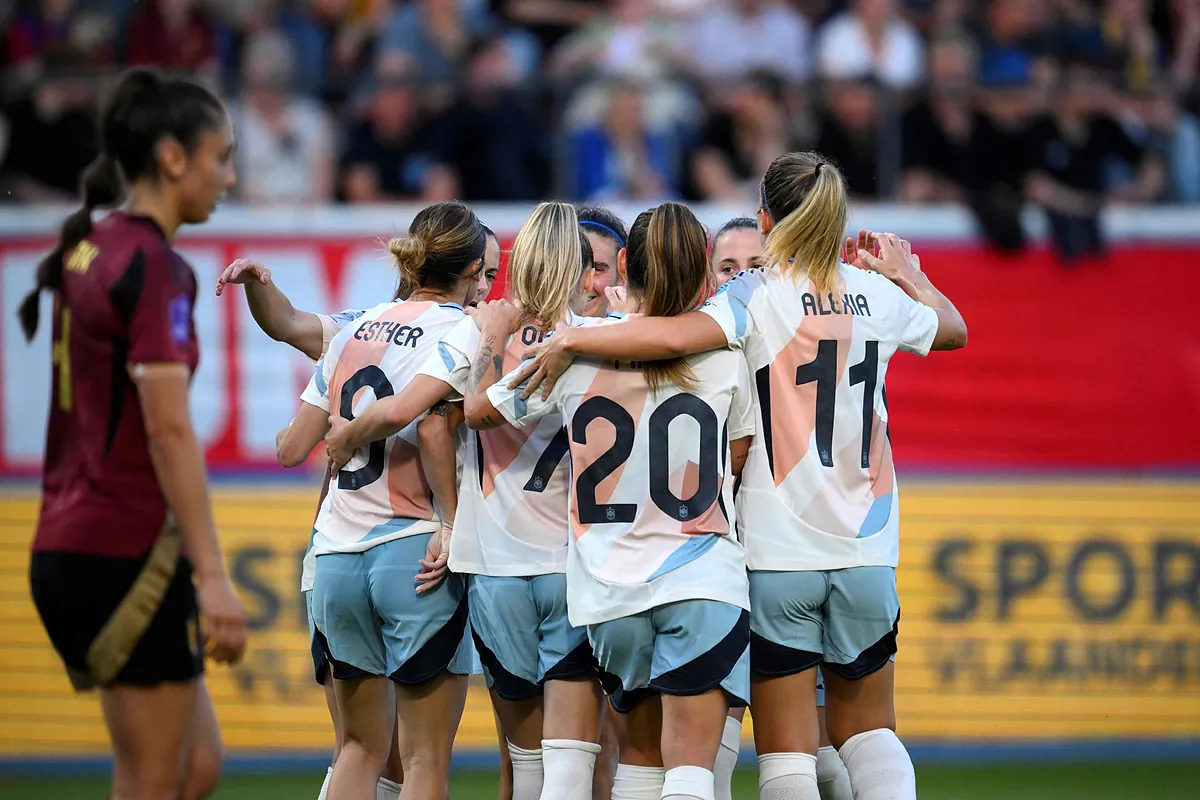 España arrolla a Bélgica (1-5) y solo necesita empatar en casa ante Inglaterra para clasificarse