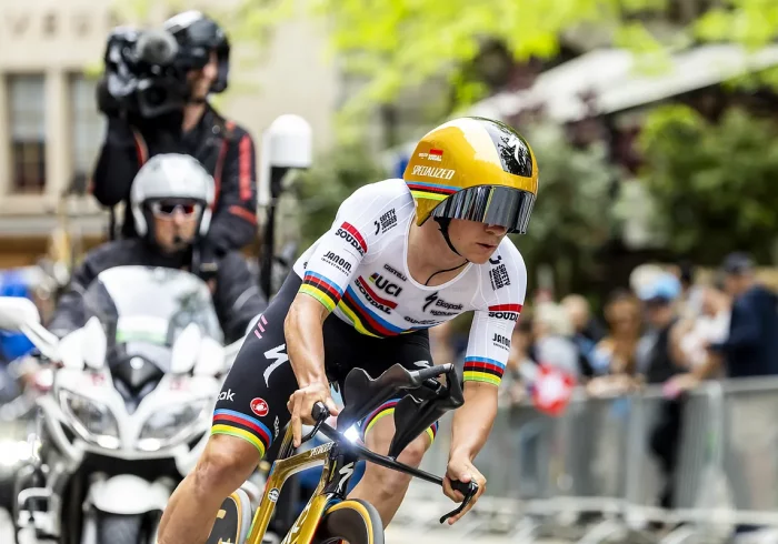 Evenepoel exhibe sus dotes como contrarrelojista y renace en el Tour de Romandía