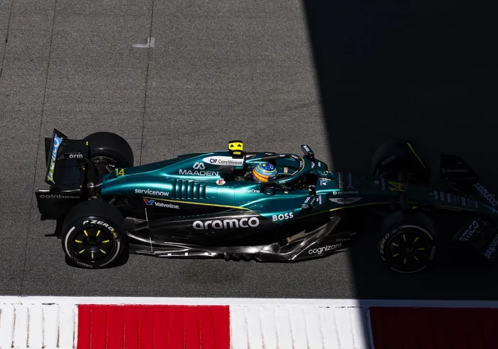 Fernando Alonso, preocupado por el motor y molesto con Hamilton: "Aquí tenemos al héroe del día"