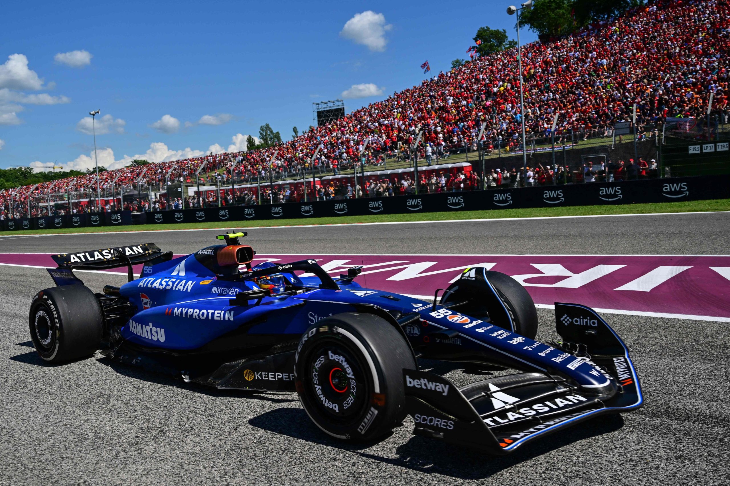Fernando Alonso y Carlos Sainz se pierden en Imola entre la maraña de estrategias