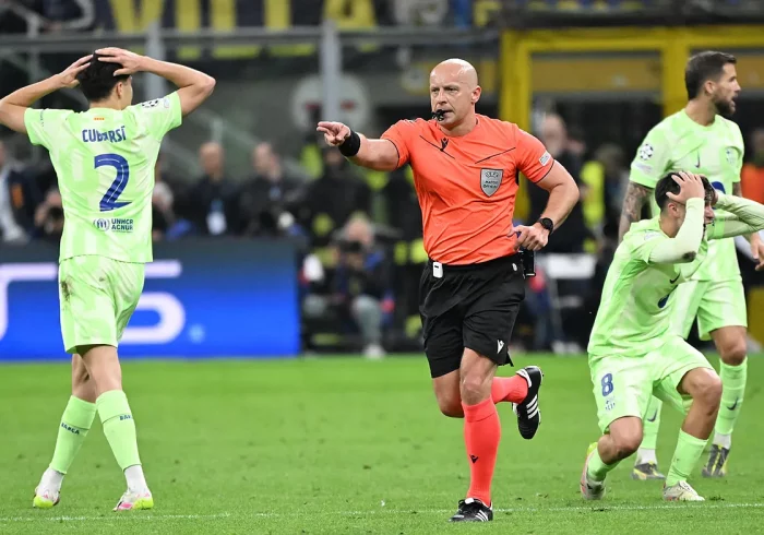 Flick, tras la eliminación: "No quiero señalar al árbitro, pero..."