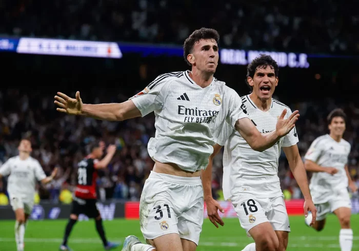 Jacobo Ramón salva al Madrid y retrasa el alirón del Barça