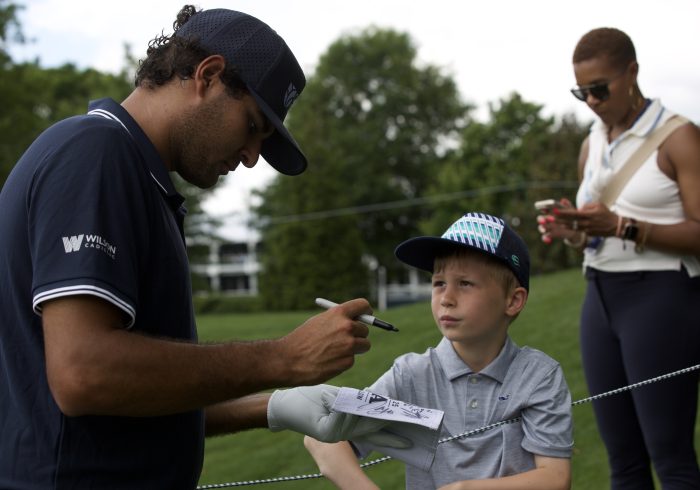 López-Chacarra confirma su resurrección tras hacerse millonario en el LIV: 11 kilos menos y el hijo de Raúl González como 'caddie'