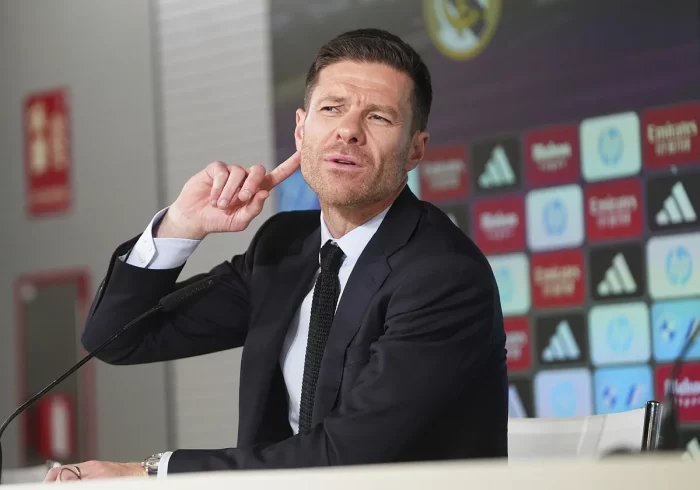 Manual de instrucciones del entrenador Xabi Alonso: "Mete mucha caña táctica y es muy exigente. Los jugadores volverán a la escuela"