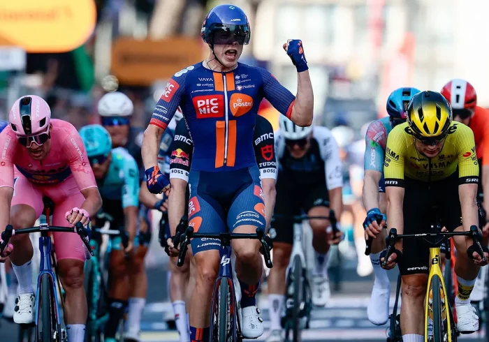 'Sorpasso' del inesperado Van Uden en el regreso a casa del Giro de Italia