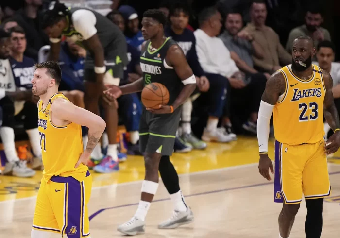 Un Gobert gigante fulmina a los Lakers de Doncic en la primera ronda de los playoffs y LeBron se piensa su futuro