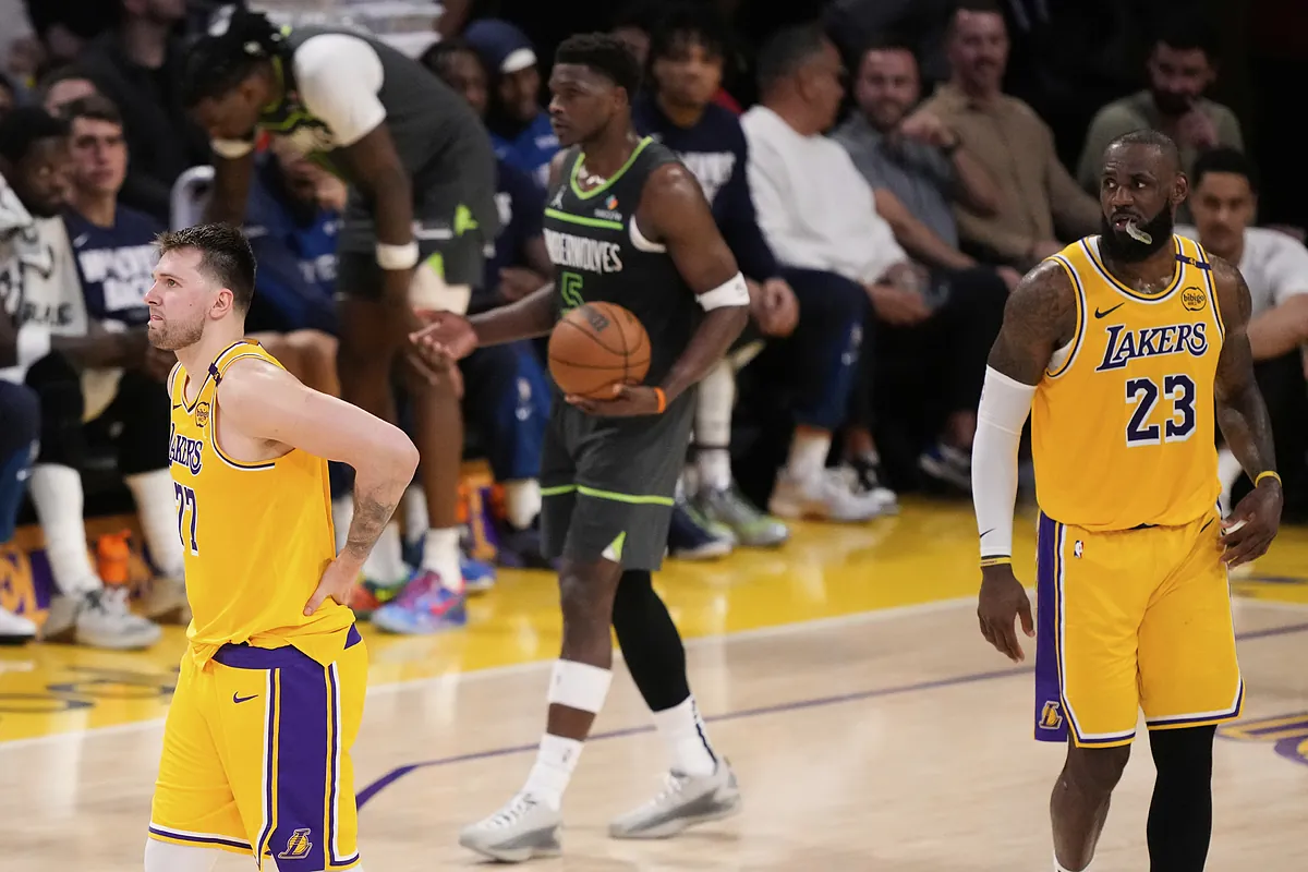 Un Gobert gigante fulmina a los Lakers de Doncic en la primera ronda de los playoffs y LeBron se piensa su futuro