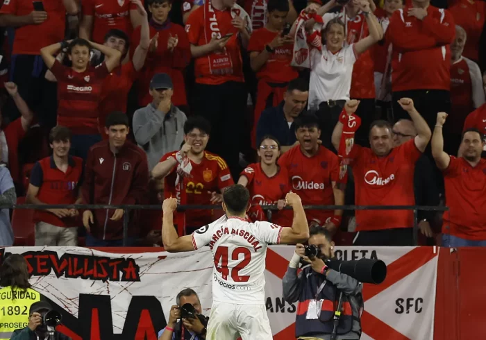 Un gol de García Pascual atenúa la grave crisis del Sevilla y le deja cerca de la permanencia