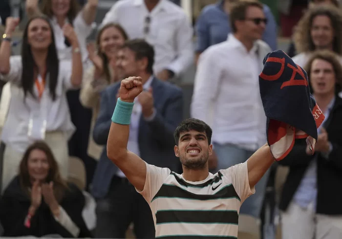 Alcaraz inventa la remontada de todos los tiempos ante Sinner para levantar su segundo Roland Garros en uno de los mejores partidos de la historia