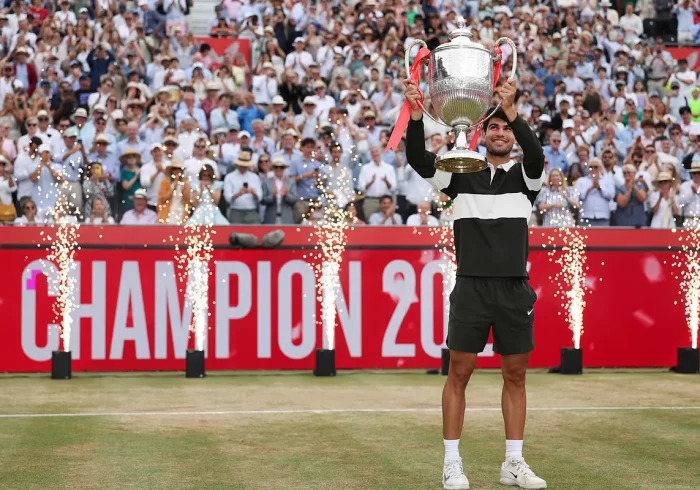 Alcaraz replica la crecida de Lehecka, gana en Queen's su quinto título del año y fortalece su candidatura para Wimbledon