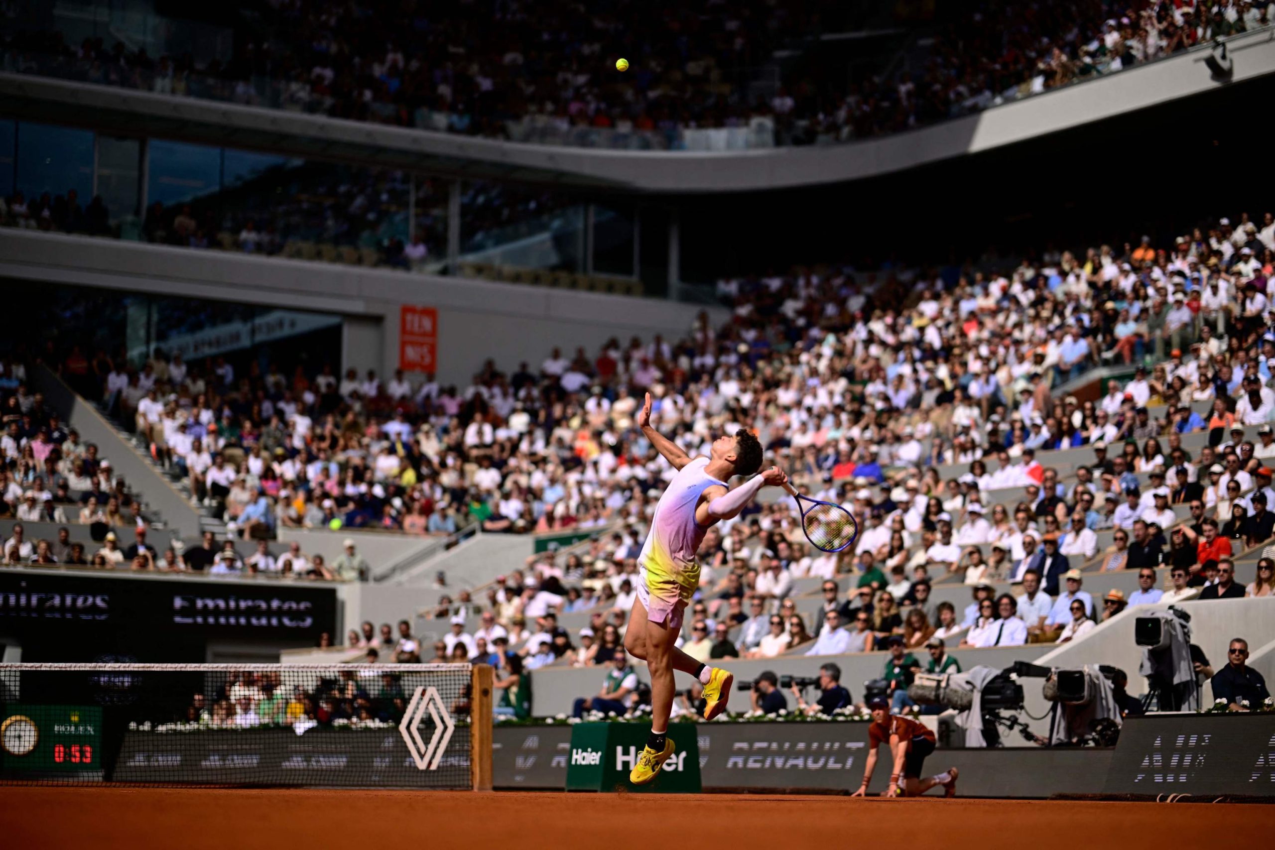 Alcaraz resiste ante Shelton para avanzar a cuartos de Roland Garros y deja un ejemplar gesto de deportividad