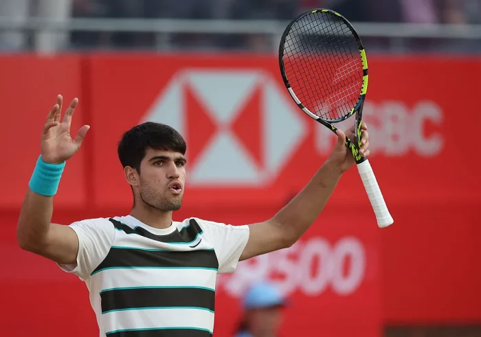 Alcaraz se atrinchera para ganar a Munar y llegar a cuartos de final de Queen's