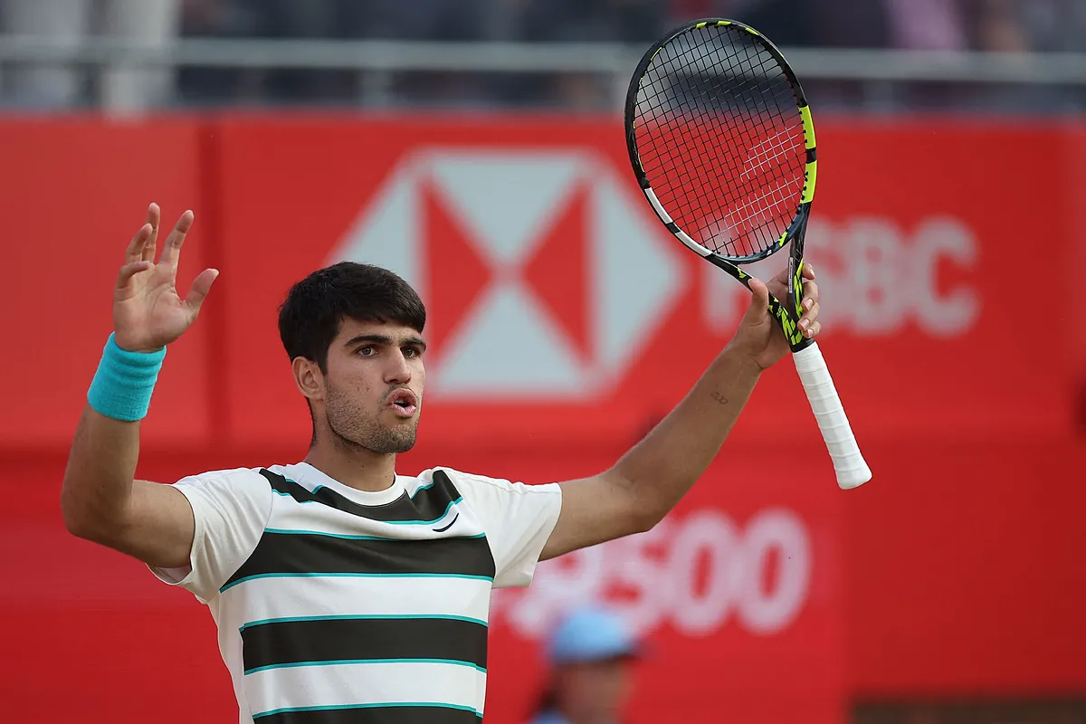 Alcaraz se atrinchera para ganar a Munar y llegar a cuartos de final de Queen's