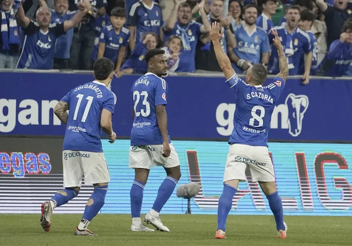 Cazorla mete al Oviedo en la final por el ascenso a Primera