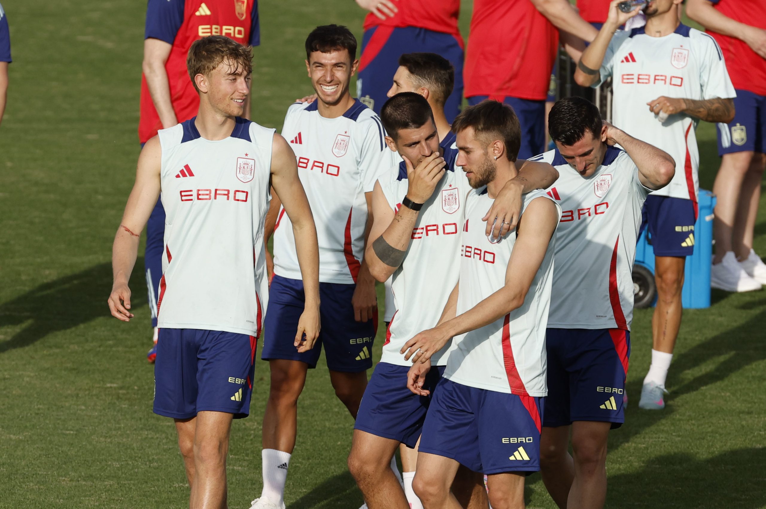 Diez 'fijos' y un dilema para Luis de la Fuente ante Francia