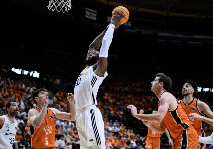 El Real Madrid más sólido y coral despide la Fonteta conquistando su 38ª Liga