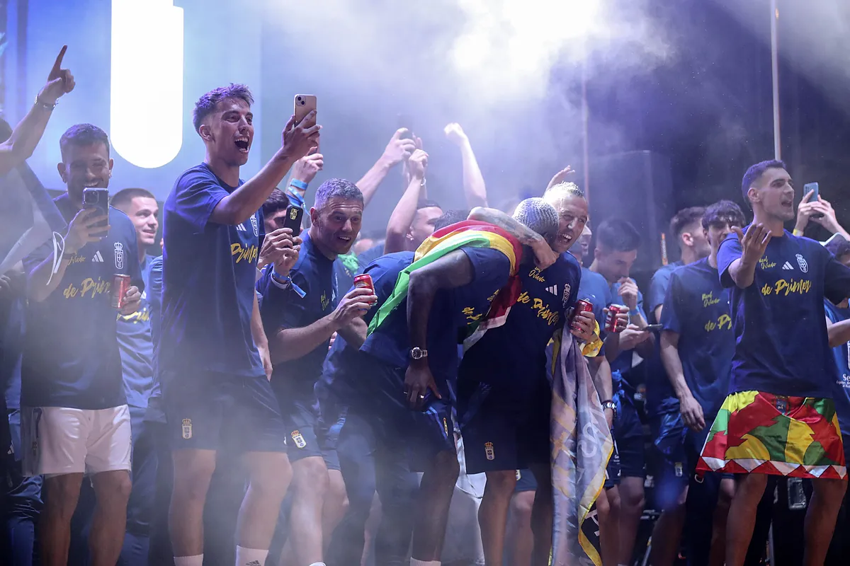 El talismán Portillo y la reparación de Paunovic en la vuelta del Oviedo a Primera: "Dios da las misiones más difíciles a su gente más dura"
