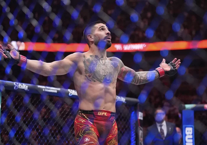 Ilia Topuria sigue haciendo historia tras vencer a Oliveira y reina también en el ligero: "Hice lo que planeamos"