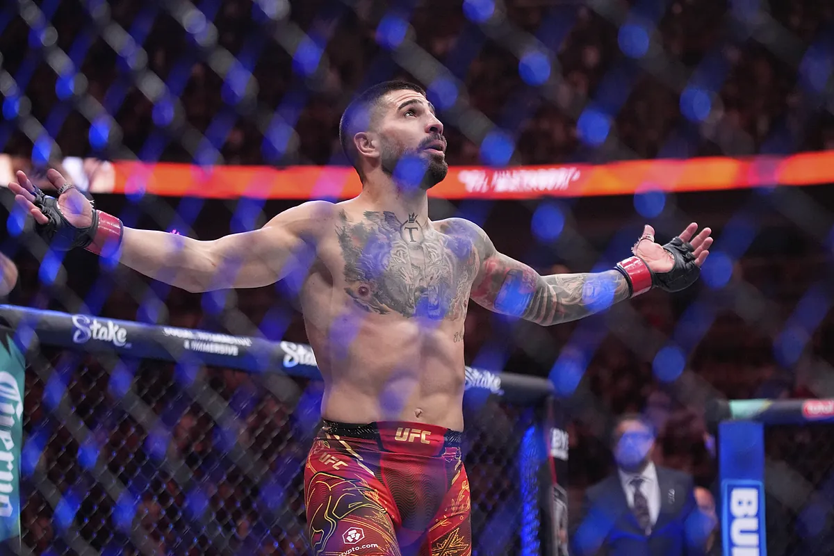 Ilia Topuria sigue haciendo historia tras vencer a Oliveira y reina también en el ligero: "Hice lo que planeamos"
