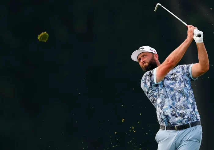 Jon Rahm doma a 'driveazos' el campo más difícil del mundo